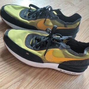 Nike Men's Yellow and Black Sneakers